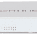 FortiGate 81F: 8 puertos GE RJ45, 2 puertos WAN de medios compartidos RJ45/SFP, SSD de 128 GB.