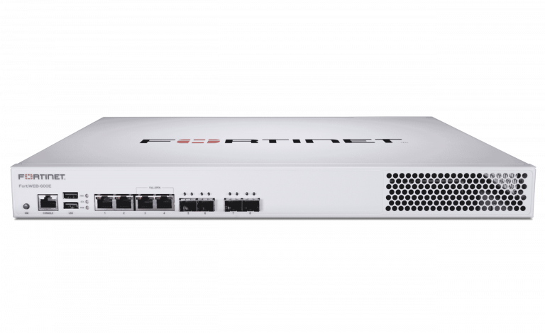 FortiWeb-600E: 4 puertos 10/100/1000 RJ45 con derivación de 1 par, 4 puertos SFP GbE, 16 GB de RAM, almacenamiento SSD de 480 GB, Hardware SSL, fuentes de alimentación de CA duales.