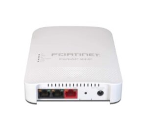 FortiAP-23JF de pared: Tri-radio (802.11 b/g/n/ax 2x2 MU-MIMO y 802.11 a/n/ac/ax 2x2 MU-MIMO), antenas internas, 4 puertos RJ45 10/100/1000 (1 PD PoE 802.3at, 1 PSE PoE 802.3af, 2 puertos no PoE), Bluetooth/BLE, puerto de consola (RJ45). Kit de montaje en pared incluido.
